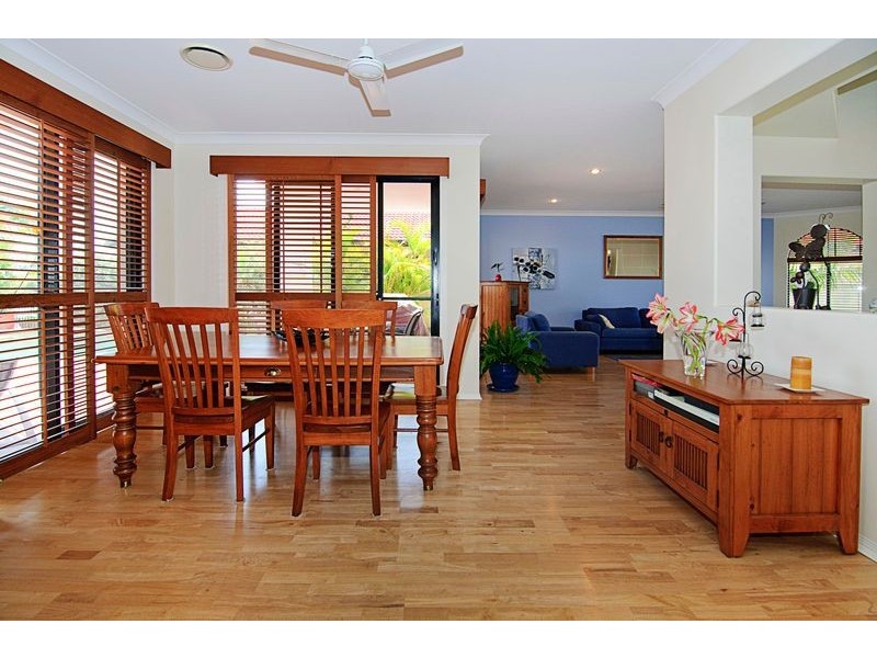 18 Eastpark Waters, Helensvale QLD 4212