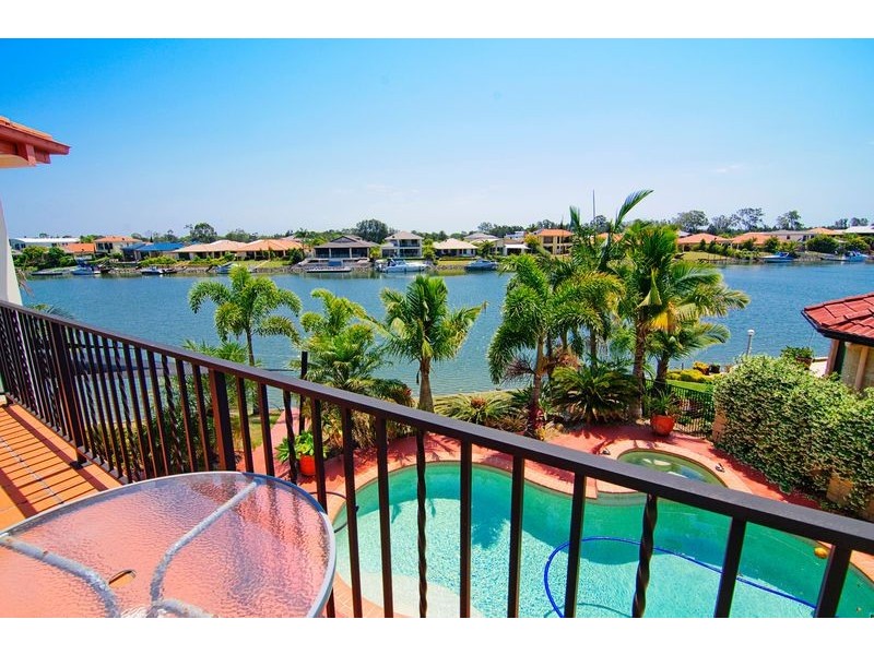 18 Eastpark Waters, Helensvale QLD 4212