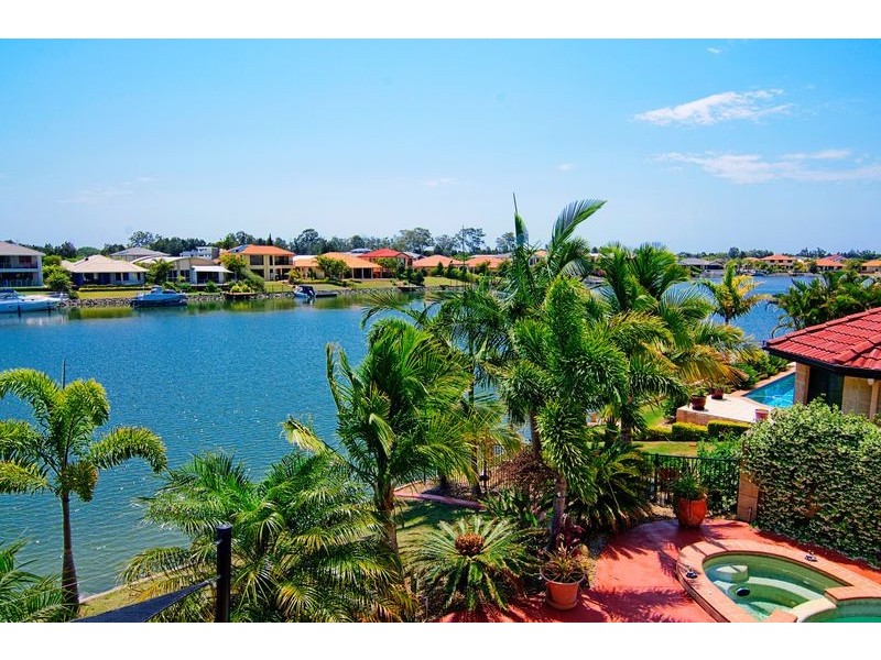 18 Eastpark Waters, Helensvale QLD 4212