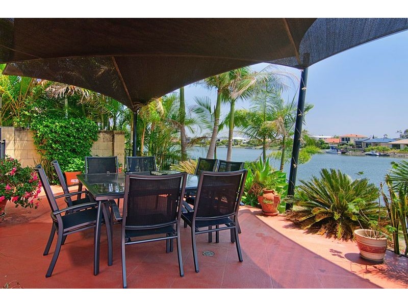 18 Eastpark Waters, Helensvale QLD 4212