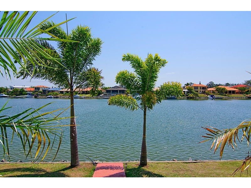 18 Eastpark Waters, Helensvale QLD 4212