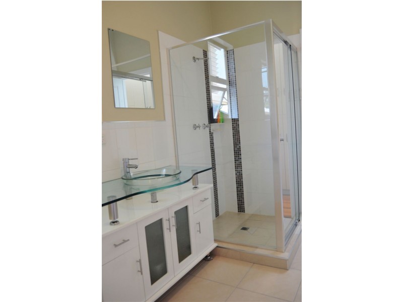 24 Rock Street, Scarborough QLD 4020