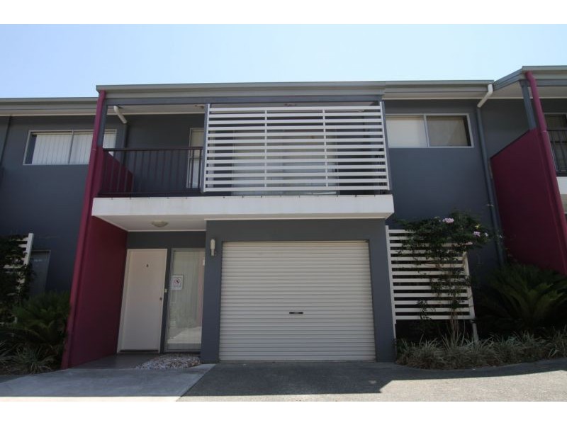 13-17 Caroline St, Woody Point QLD 4019