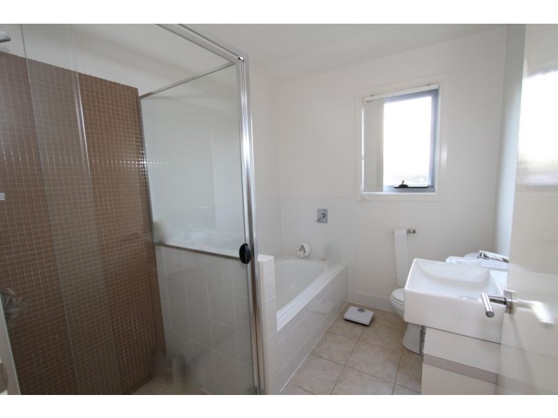 13-17 Caroline St, Woody Point QLD 4019