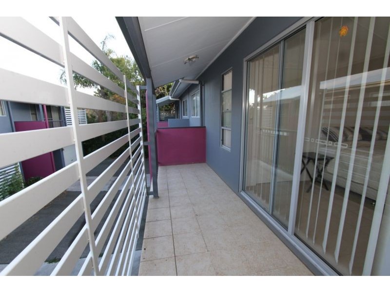 13-17 Caroline St, Woody Point QLD 4019