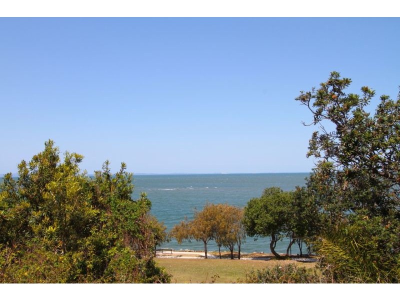 13-17 Caroline St, Woody Point QLD 4019