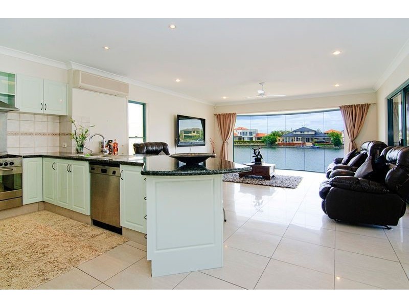 19 Windchimes Wy, Helensvale QLD 4212