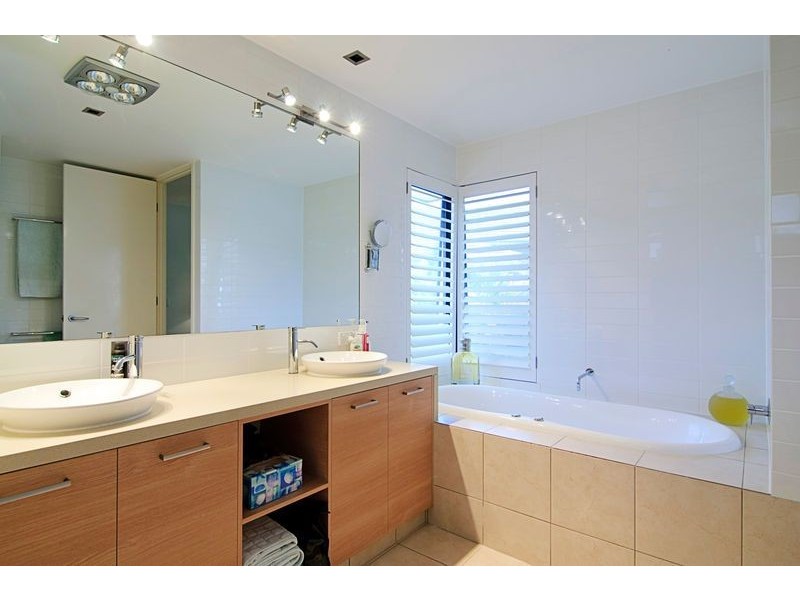 6031 Lucerne Ct, Hope Island QLD 4212