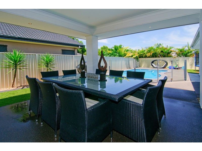 17 The Close, Helensvale QLD 4212