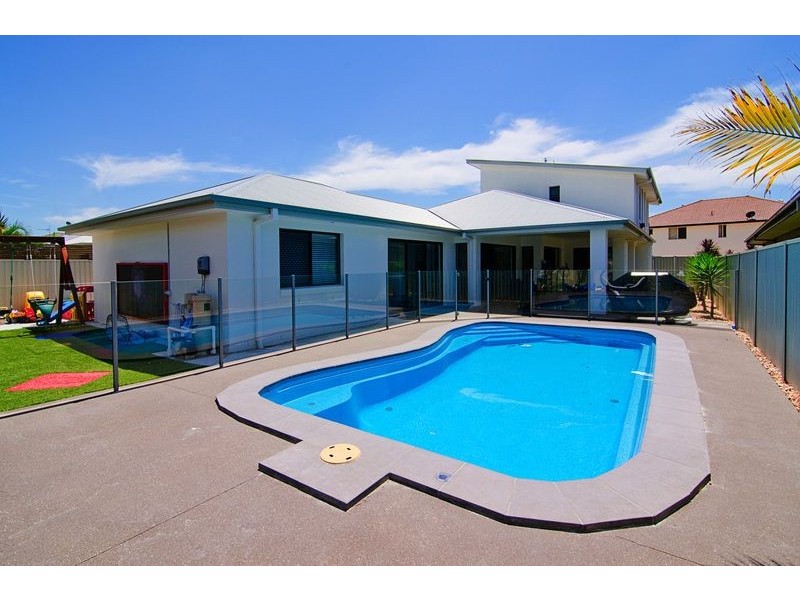 17 The Close, Helensvale QLD 4212