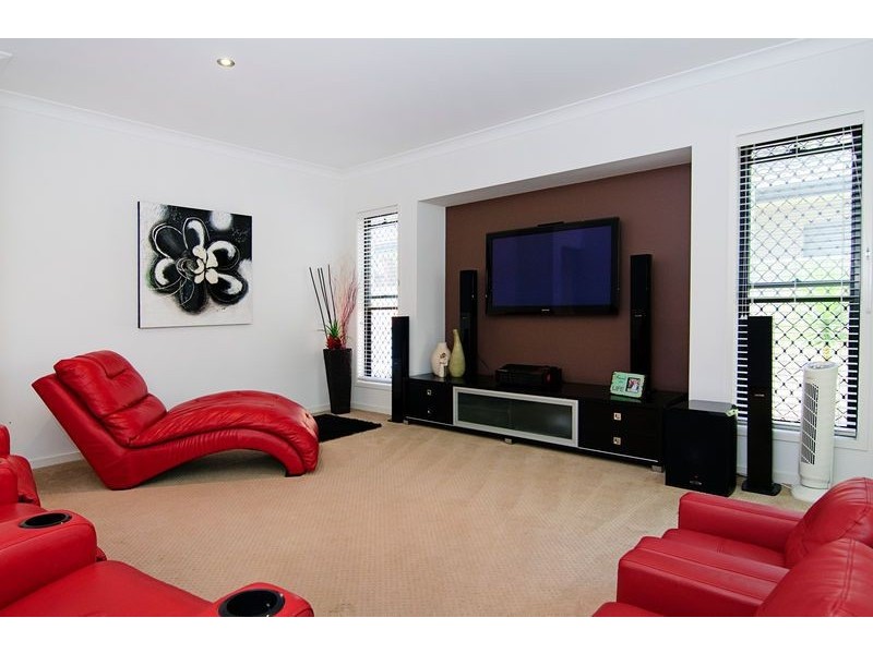 17 The Close, Helensvale QLD 4212