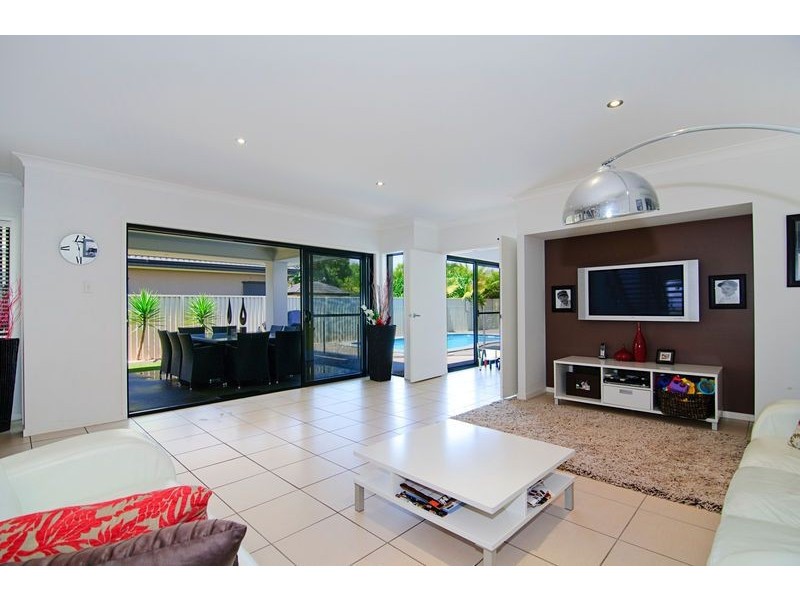 17 The Close, Helensvale QLD 4212