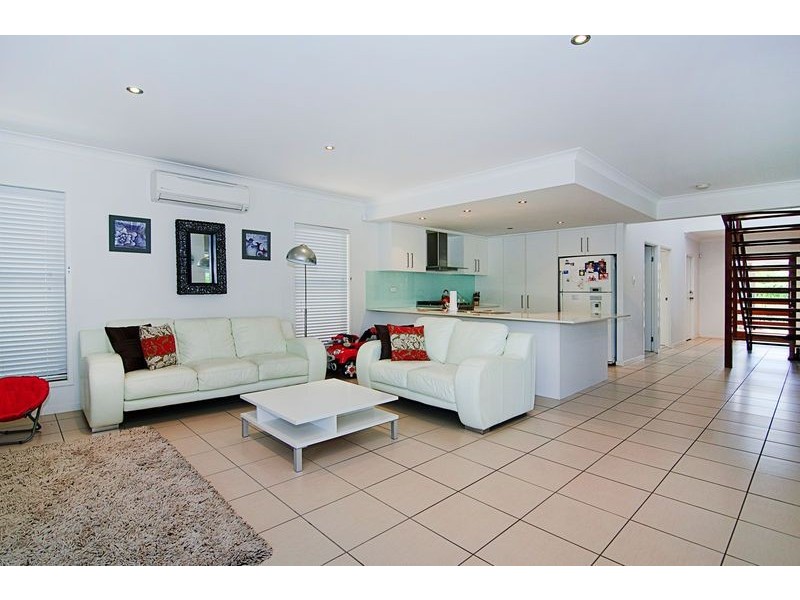 17 The Close, Helensvale QLD 4212