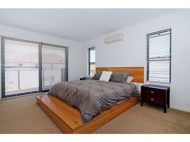 17 The Close, Helensvale QLD 4212