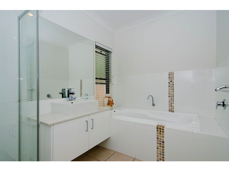 17 The Close, Helensvale QLD 4212