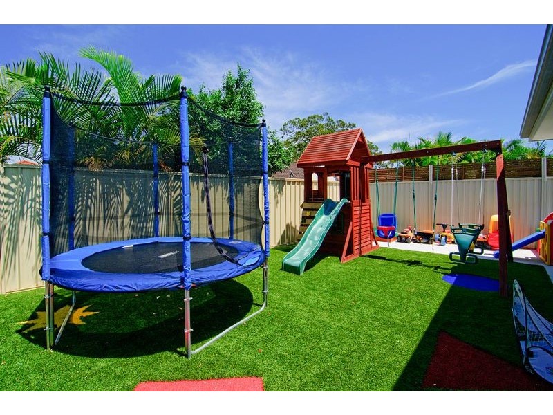 17 The Close, Helensvale QLD 4212