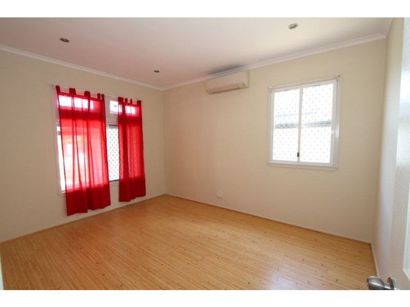 49 Palmtree Avenue, Scarborough QLD 4020