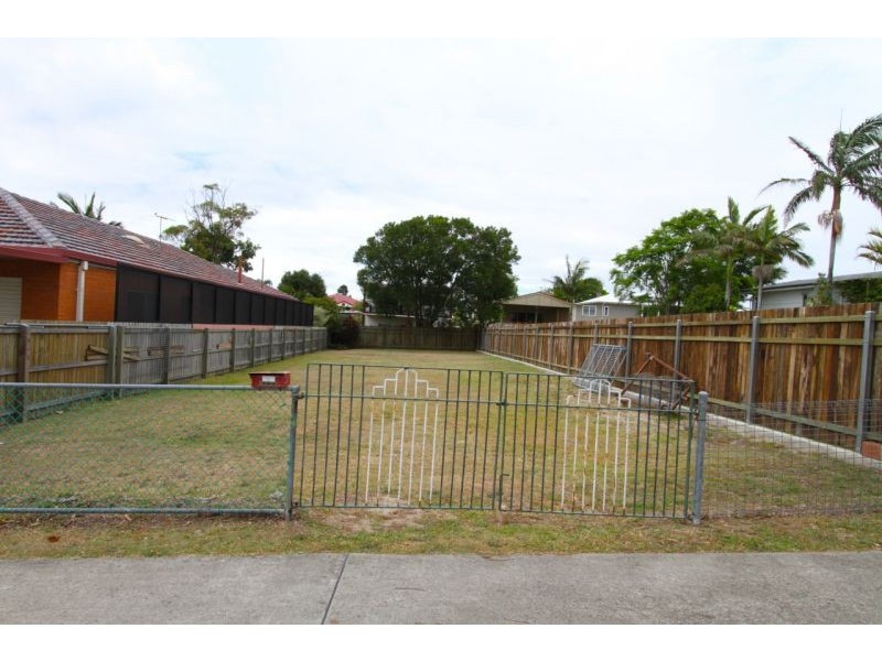 3 Arthur Street, Woody Point QLD 4019