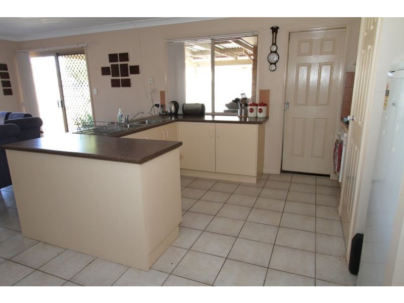 7 Smout Ct, Sandstone Point QLD 4511