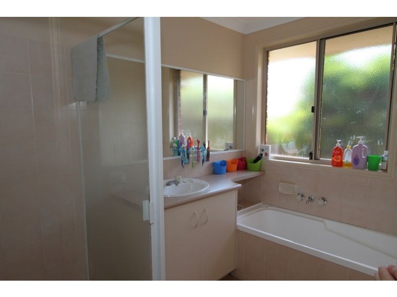 7 Smout Ct, Sandstone Point QLD 4511