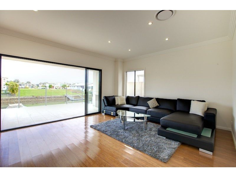 7 Harbourvue Ct, Helensvale QLD 4212