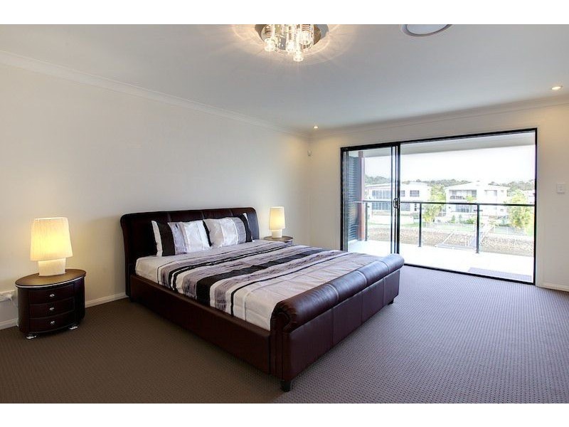 7 Harbourvue Ct, Helensvale QLD 4212