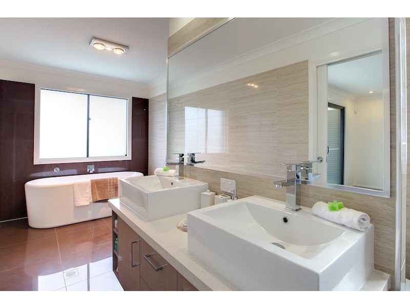 7 Harbourvue Ct, Helensvale QLD 4212