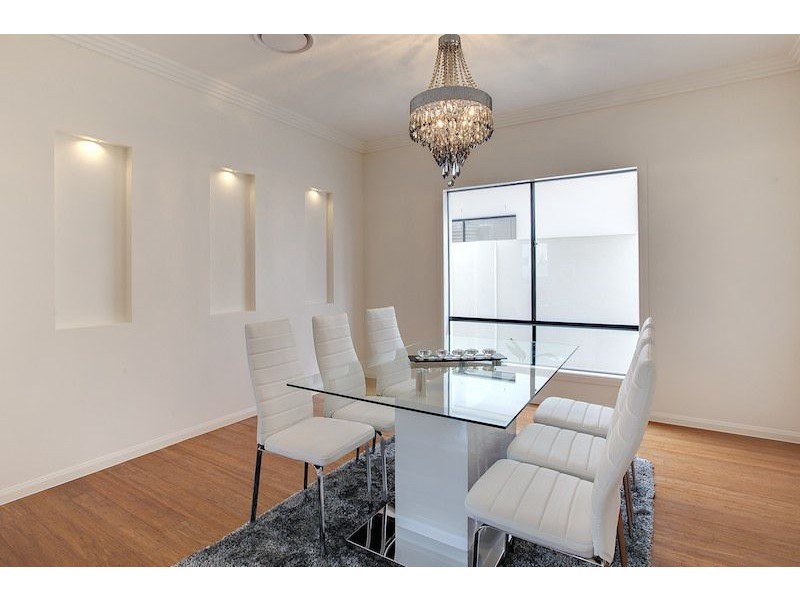 7 Harbourvue Ct, Helensvale QLD 4212