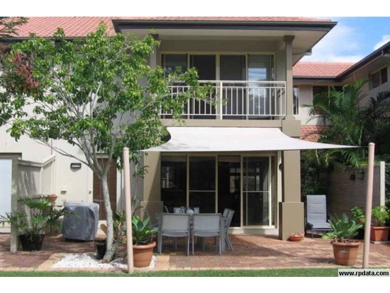 8103 Magnolia Gardens Court, Hope Island QLD 4212