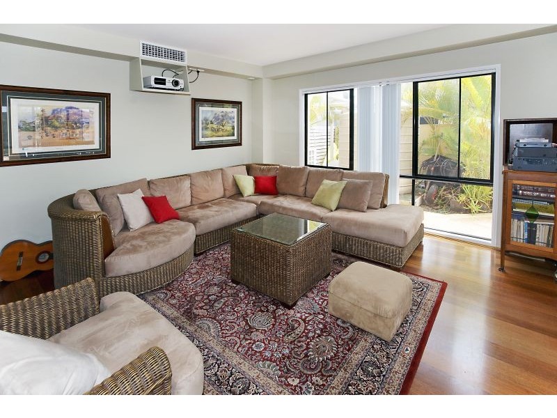 18 Aurora Place, Newport QLD 4020