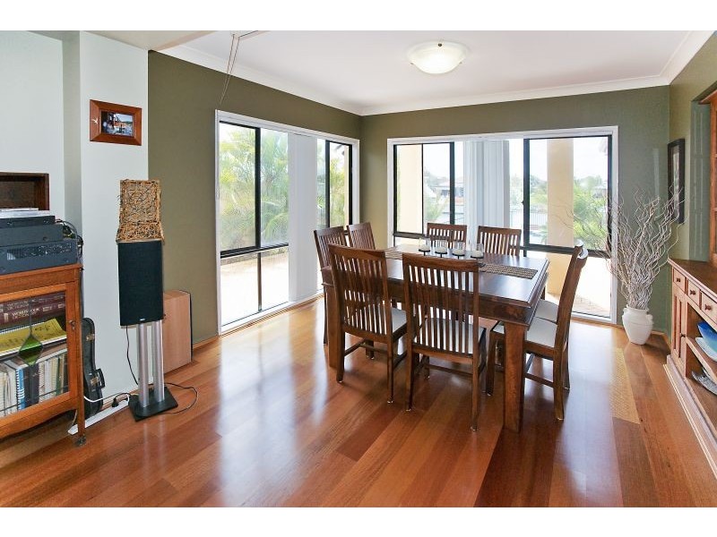 18 Aurora Place, Newport QLD 4020