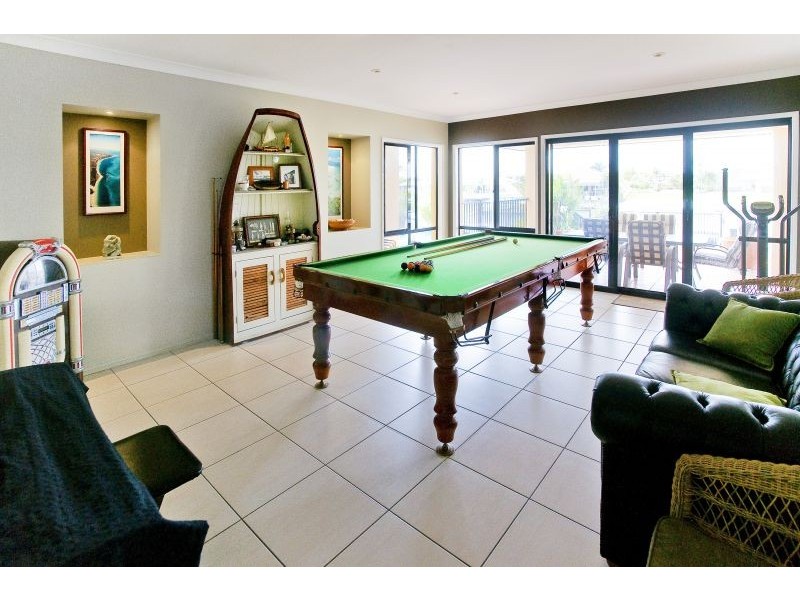 18 Aurora Place, Newport QLD 4020