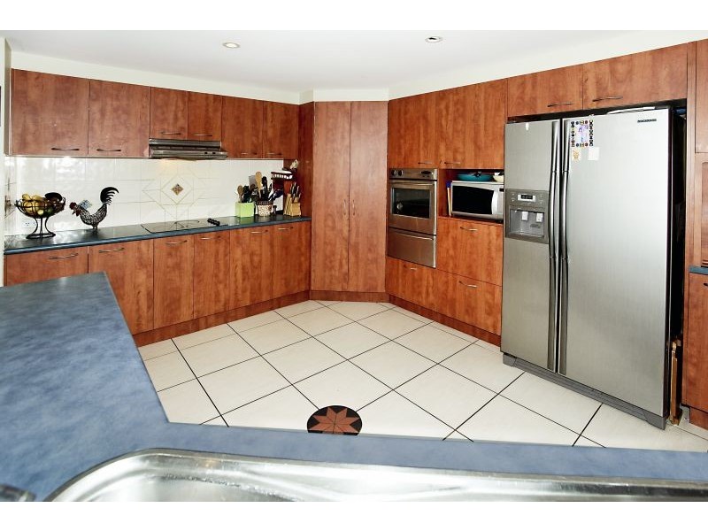 18 Aurora Place, Newport QLD 4020