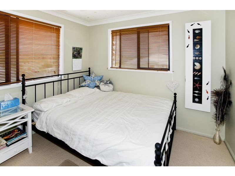 18 Aurora Place, Newport QLD 4020