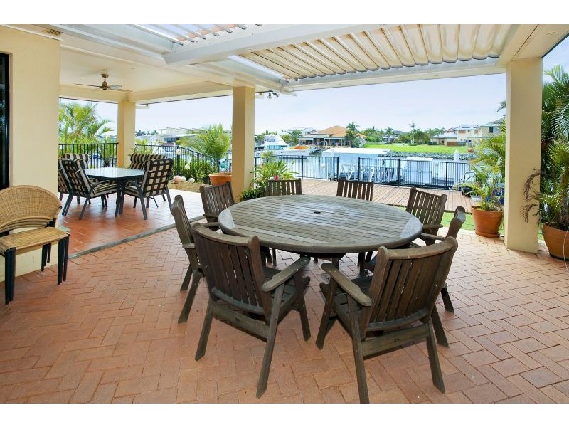 18 Aurora Place, Newport QLD 4020