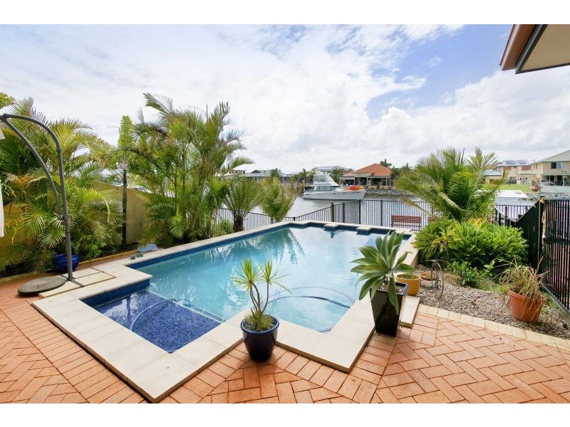 18 Aurora Place, Newport QLD 4020