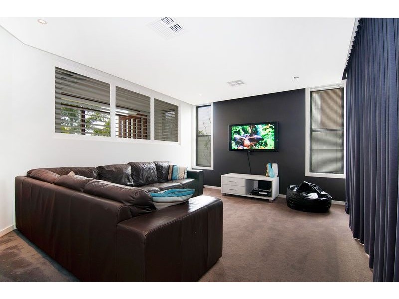 35 Harbourvue Ct, Helensvale QLD 4212