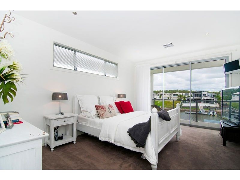 35 Harbourvue Ct, Helensvale QLD 4212