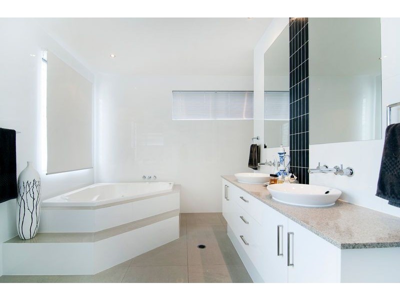 35 Harbourvue Ct, Helensvale QLD 4212