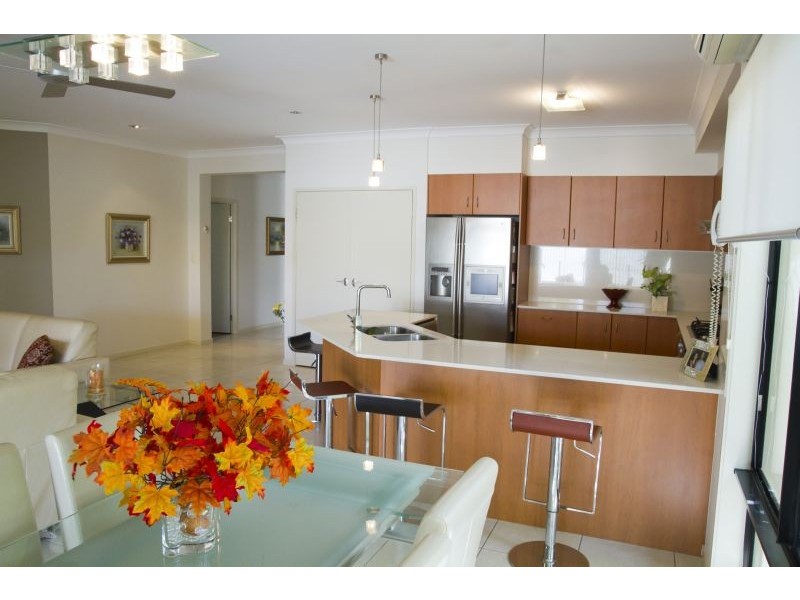 15 The Close, Helensvale QLD 4212