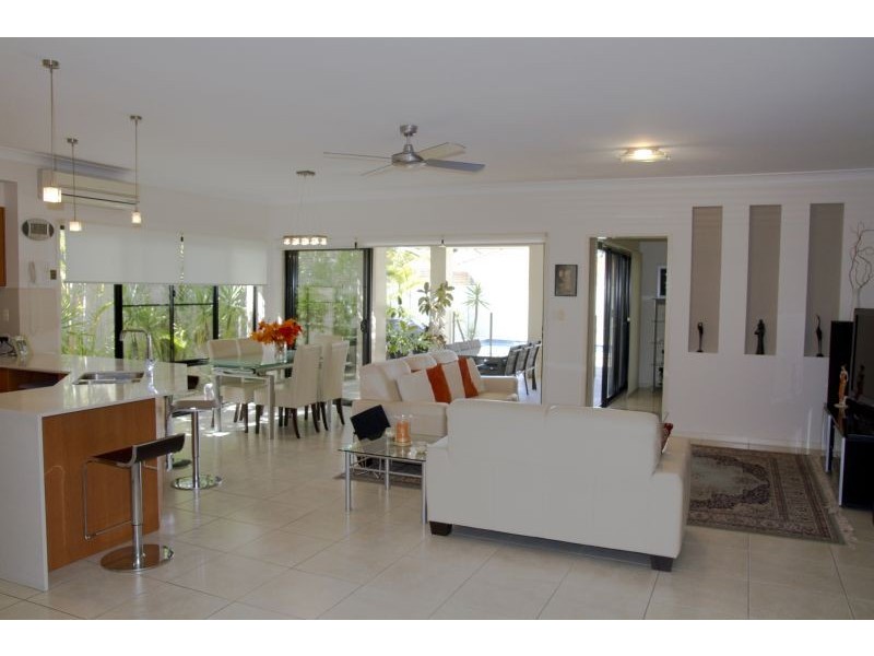 15 The Close, Helensvale QLD 4212