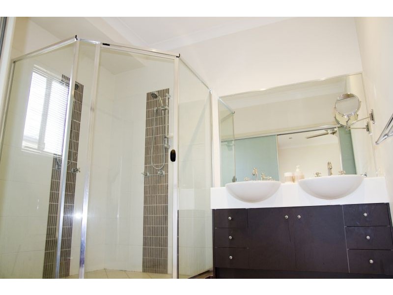 15 The Close, Helensvale QLD 4212