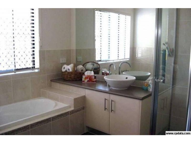 19 Ontario Ct, Oxenford QLD 4210