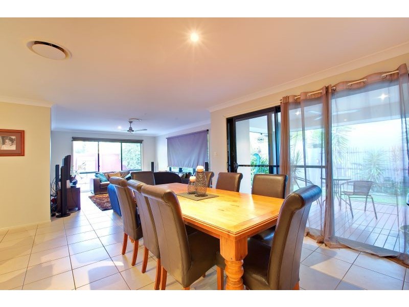 19 River Links Boulevard East, Helensvale QLD 4212