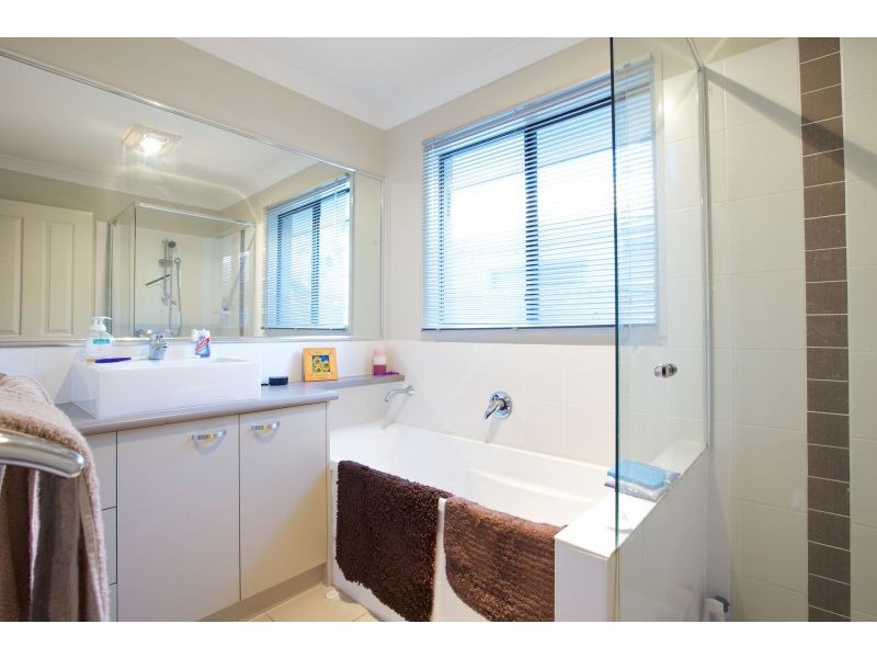 19 River Links Boulevard East, Helensvale QLD 4212