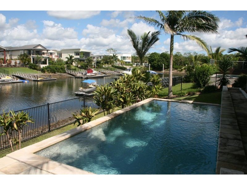 13 Ferrymans Ct, Helensvale QLD 4212