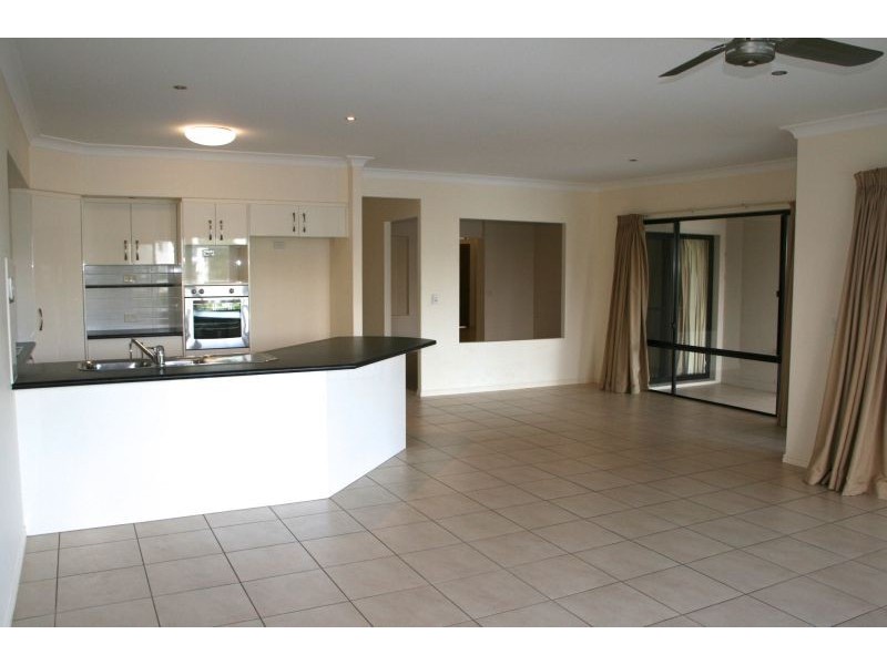 13 Ferrymans Ct, Helensvale QLD 4212