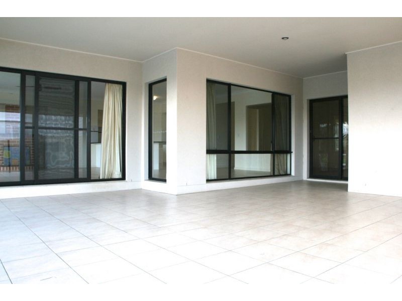 13 Ferrymans Ct, Helensvale QLD 4212