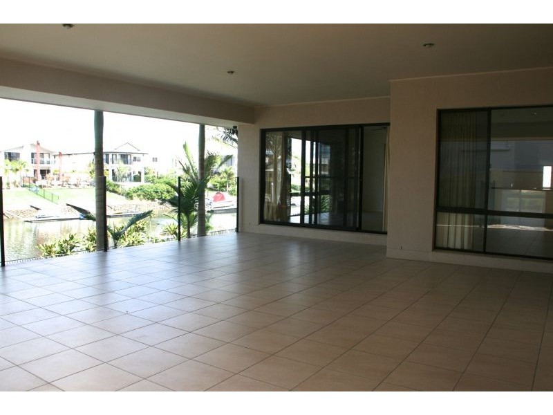 13 Ferrymans Ct, Helensvale QLD 4212