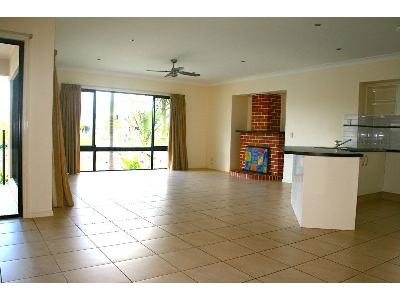 13 Ferrymans Ct, Helensvale QLD 4212
